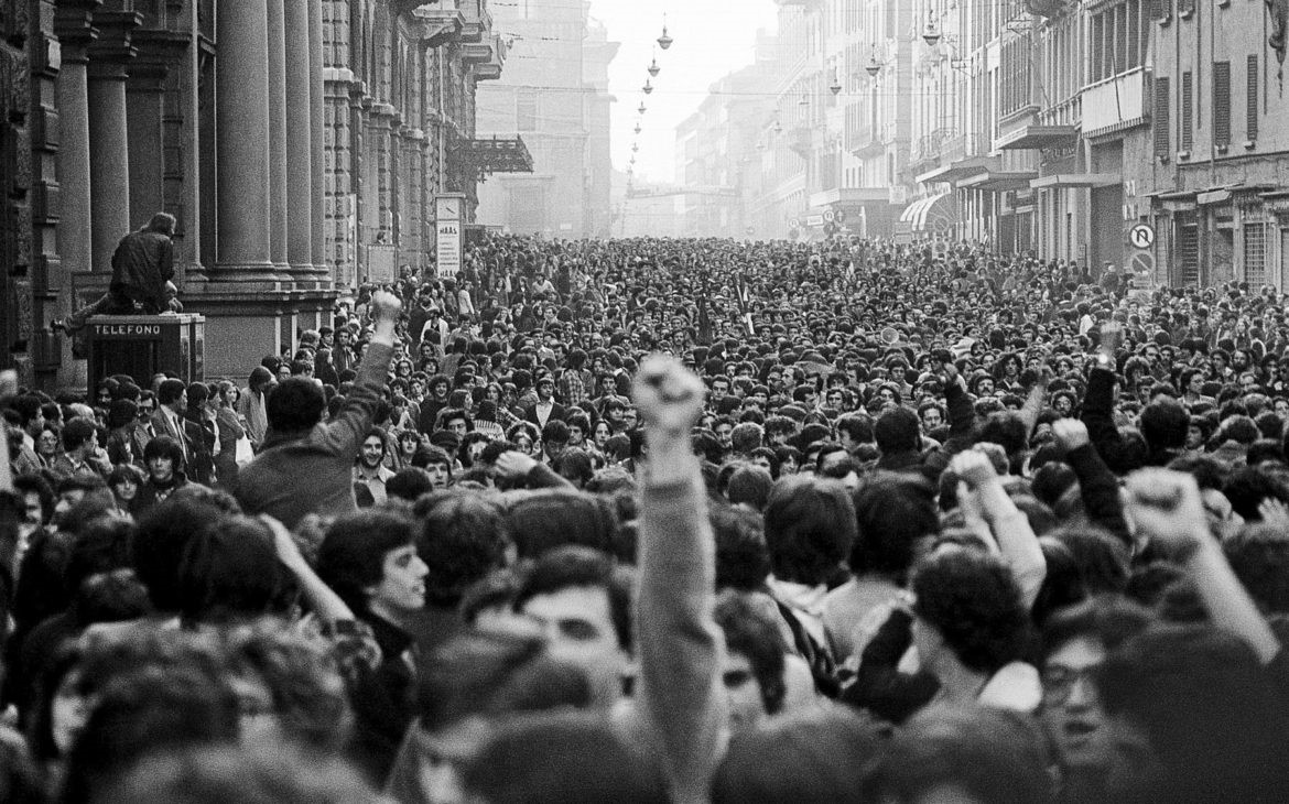 Mobilisations spontanées dans les rues de Bologne, le 12 mars 1977.